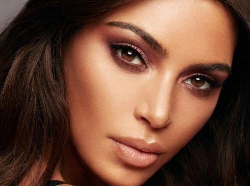 «Без косметики не красавица!»: Ким Кардашьян шокировала лицом без макияжа