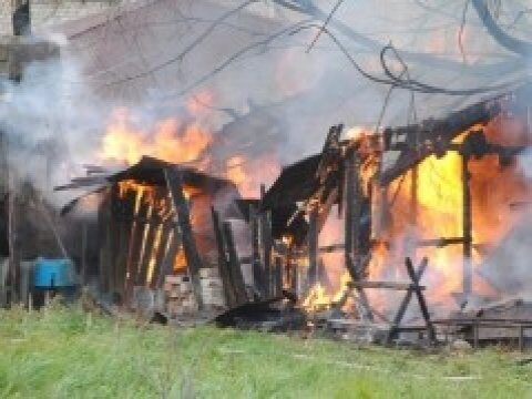 Ночью в Аткарском районе сгорел дом