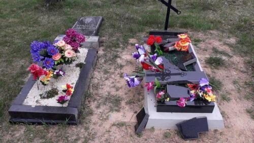"Шабаш сатанистов": В Брянской области вандалы на кладбище изувечили могилы
