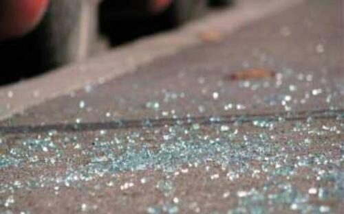 В Пскове хулиганы разбили стёкла и облицовку в новой школе