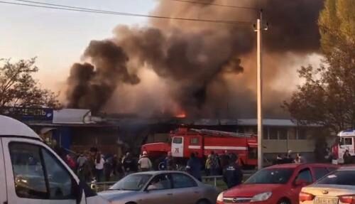 В Ростовской области пожар в центре мебели получил второй ранг