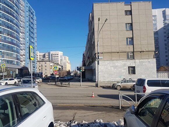 В Екатеринбурге легковушка из-за яркого солнца сбила школьника
