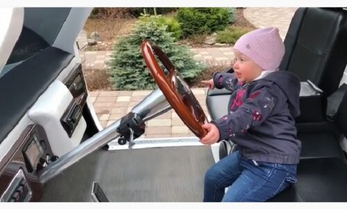 Игорь Николаев выложил видео со своей дочерью в гольф-машине