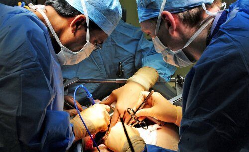 Названа причина смерти трех пациенток московских пластических хирургов