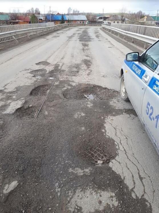 Свердловская ГИБДД начала подсчет ям на дорогах: только за 2 недели нашли 3,5 тыс.