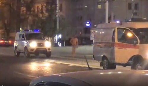 В центре Ростова парень в одних трусах убегал от полицейских