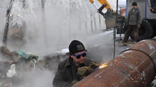 В Челябинске прорвало теплотрассу