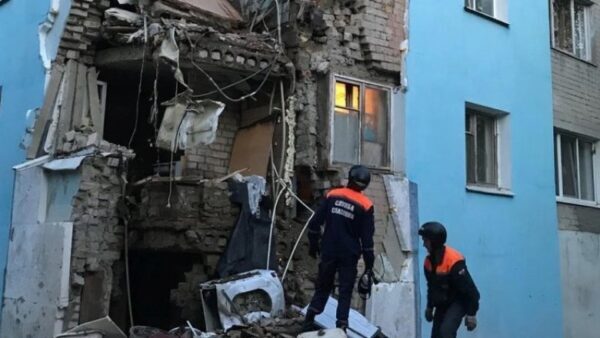 В Саратове обрушилась стена жилой пятиэтажки: 150 человек эвакуированы