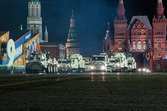 В Москве репетицию Парада Победы частично отменили из-за непогоды