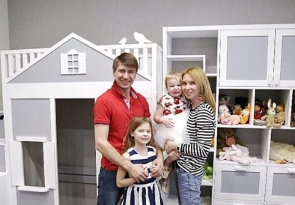 Жена фигуриста Алексея Ягудина спасла его от последствий гайморита