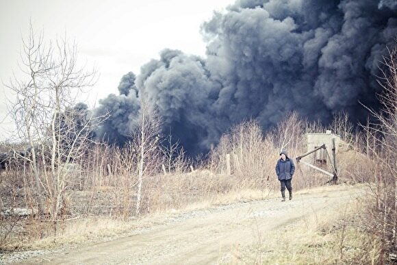 Жители Челябинска жалуются на едкий запах гари, но оцепление с трасс из-за пожаров сняли