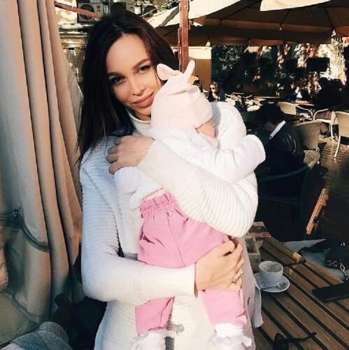 Звезда «Дома-2» Анастасия Лисова впервые показала публике трехмесячную дочь
