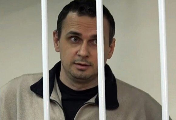 Адвокат Сенцова опроверг слова Москальковой, что режиссер поправился на два кг