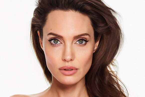 Анджелина Джоли устраивает истерики на съемках