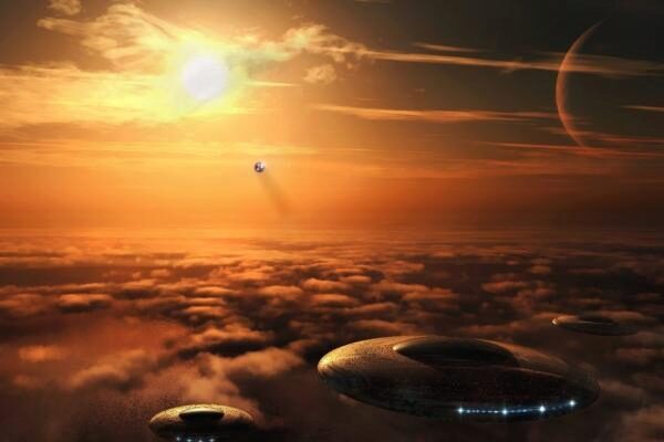 Огромный материнский корабль инопланетян стал причиной загадочных пульсаций возле Солнца – уфологи