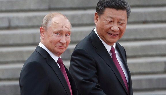 Путин и Си Цзиньпин: одинаковая униформа и разные взаимные подарки