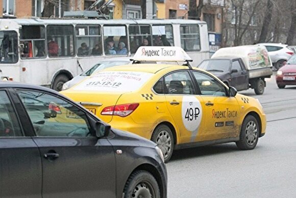 Службы такси посоветовали екатеринбуржцам готовиться к пробкам и росту цен