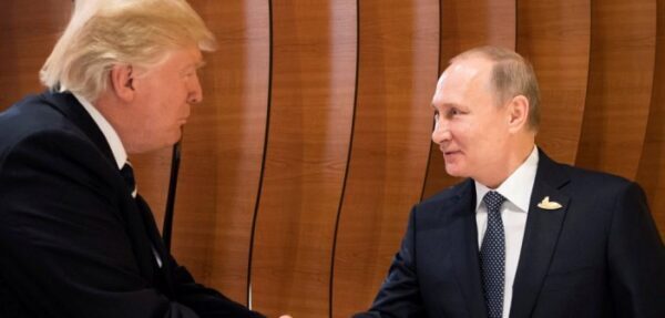 Советник президента США приедет в Москву для подготовки встречи Трампа и Путина