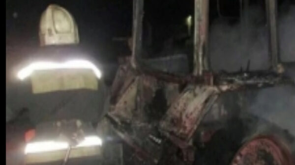 Трактор сгорел ночью в поле в Липецкой области