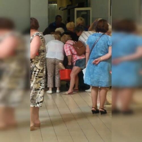 В Минске из-за сосисок со скидкой в 50% пенсионерки устроили скандал