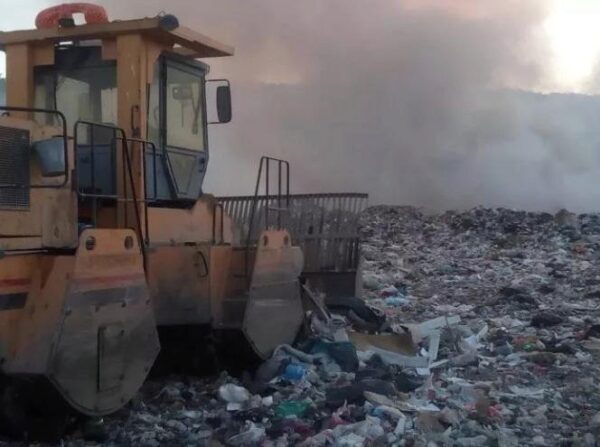 В Севастополе горит мусорный полигон