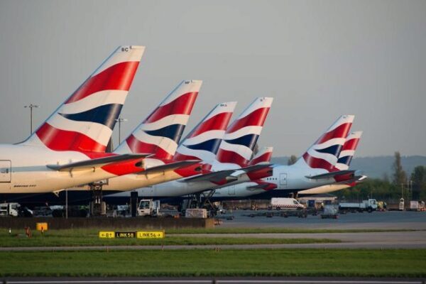 Член экипажа British Airways отстранен от работы за проституцию