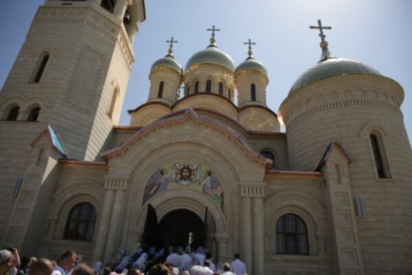 Храм князя Владимира в Ставрополе распахнул двери для прихожан
