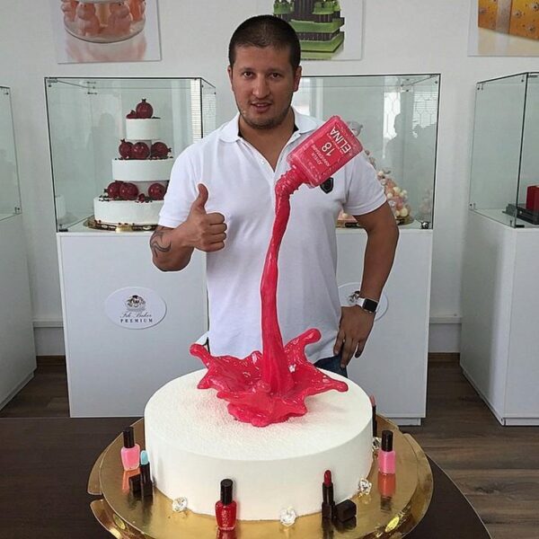 Известный кондитер приготовил «траурный» торт ко дню рождения Егора Крида
