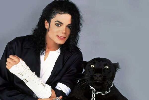 Майкла Джексона в детстве кастрировал его собственный отец