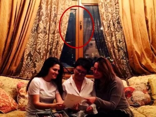 Поклонники заметили призрачное лицо Жанны Фриске на семейном фото в Instagram