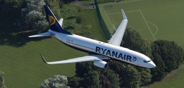 Самолет Ryanair совершил экстренную посадку, 30 пострадавших