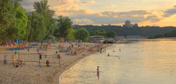 В Киеве не рекомендуют купаться ни на одном из пляжей