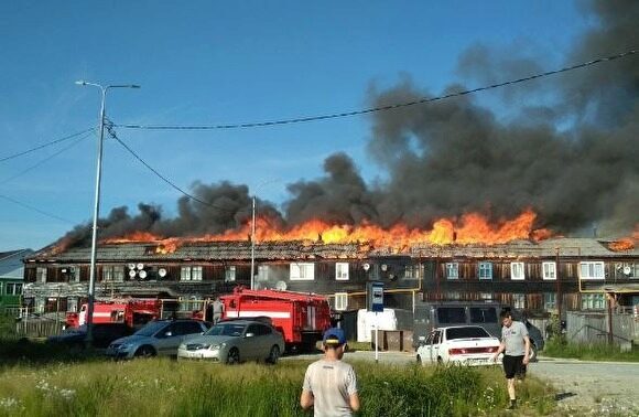 В Тазовском районе объявлен сбор помощи для жителей сгоревшего многоквартирного дома