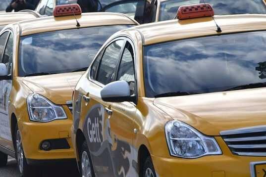 Водитель такси заплатит 15 тысяч рублей за оскорбление пассажирки