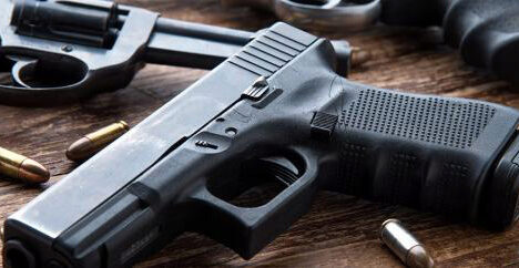 Албанская полиция нашла в чемодане шведа 19 пистолетов