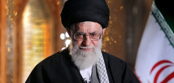 Аятолла Хаменеи запретил любые переговоры с США