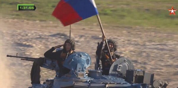 Команда России стала чемпионом в танковом биатлоне АРМИ-2018