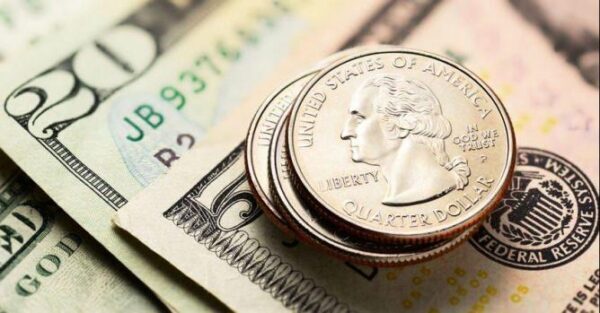 Курс доллара впервые за два года превысил 67 рублей