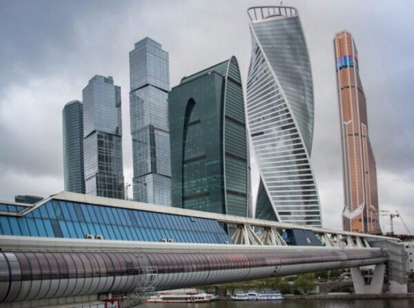Мойщик окон разбился, упав с 30-го этажа небоскреба в «Москва-Сити»