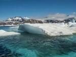 В Арктике начал раскалываться самый толстый и старый лед
