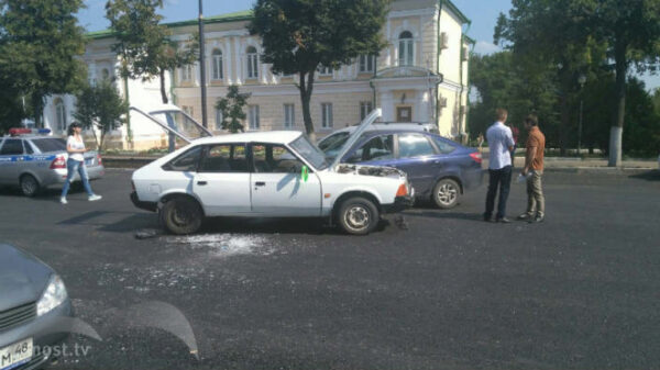 В Липецке попал в аварию автомобиль из свадебного кортежа