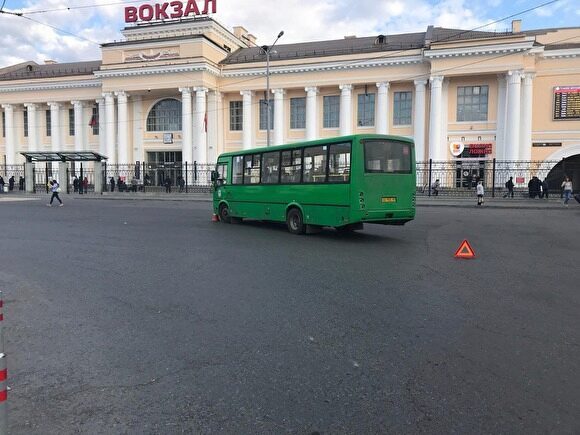Автобус и трамвай сбили пешеходов в Екатеринбурге: люди госпитализированы