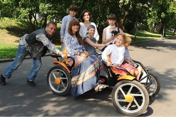Многодетный отец Иван Охлобыстин заработал на дом для своей семьи