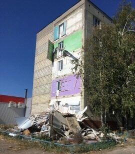 Пять балконов обрушились у панельного дома в Тамбовской области
