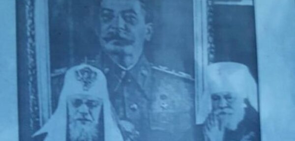 Храм УПЦ МП во Львове завесили плакатами со Сталиным