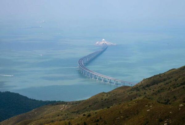 Китай официально открыл самый длинный мост в мире