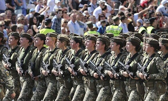 На Украине уравняли права мужчин и женщин в армии