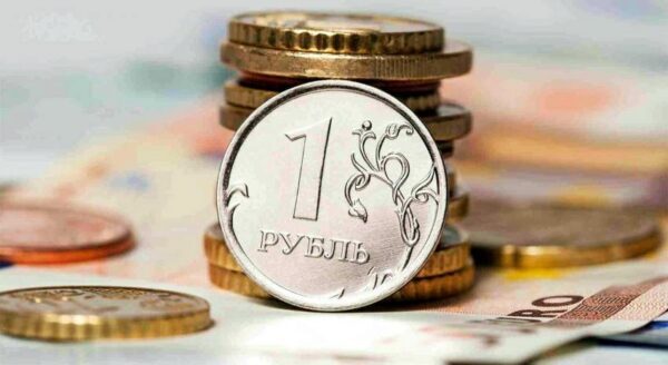 Недооценили: Deutsche Bank назвал рубль одной из самых недооценённых валют