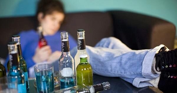 Почему человек теряет память после пьянок, рассказали ученые