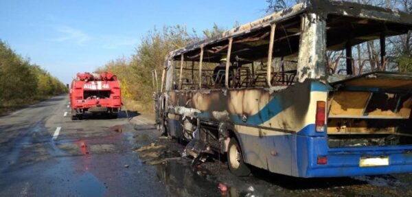 Под Днепром на ходу загорелся автобус